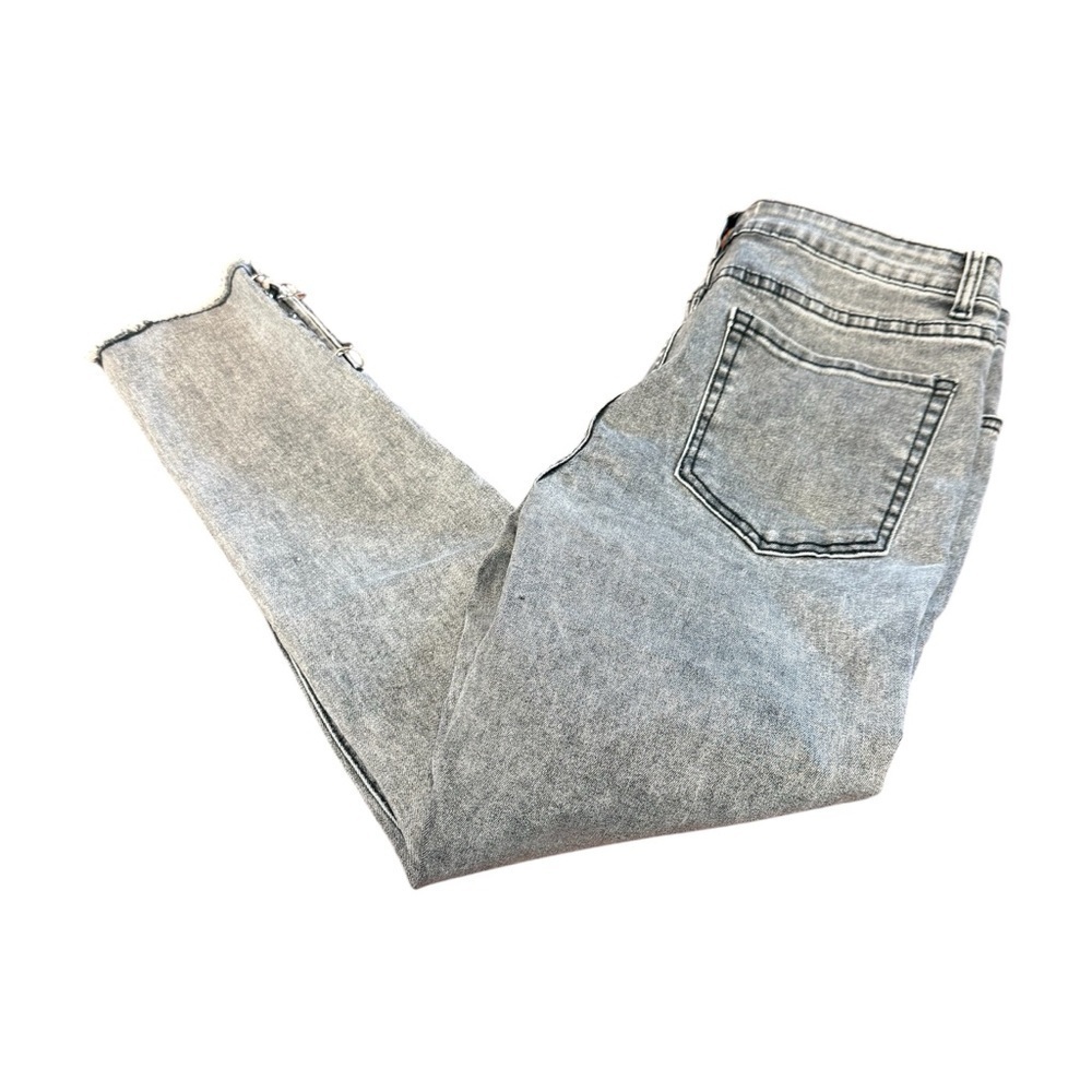 POL size large gray distressed knees jeans NWT silver accent at ankles